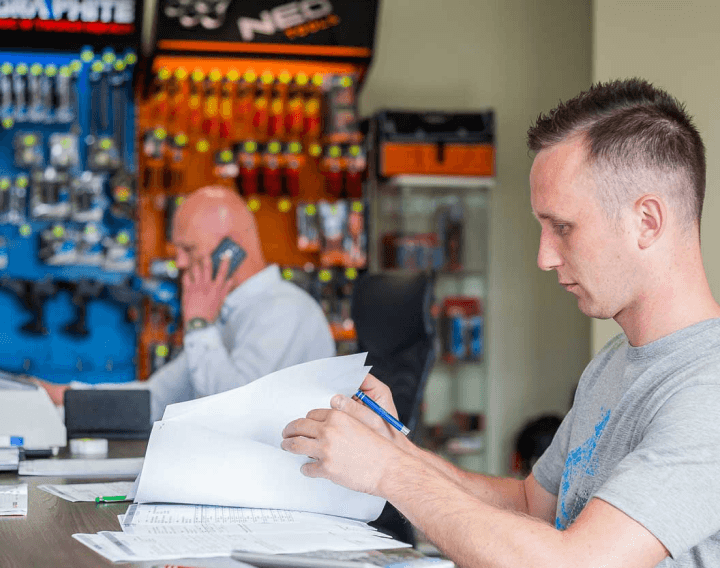 twoWorkingPeople